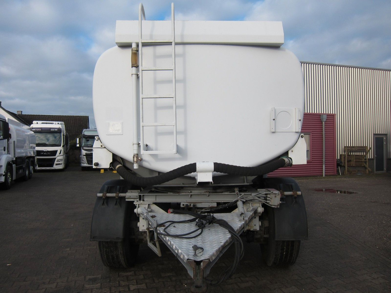 Lindner & Fischer 18400ltr 3 Kammern Oben-Unten - Ремарке цистерна: снимка 2 Lindner & Fischer 18400ltr 3 Kammern Oben-Unten - Ремарке цистерна: снимка 2