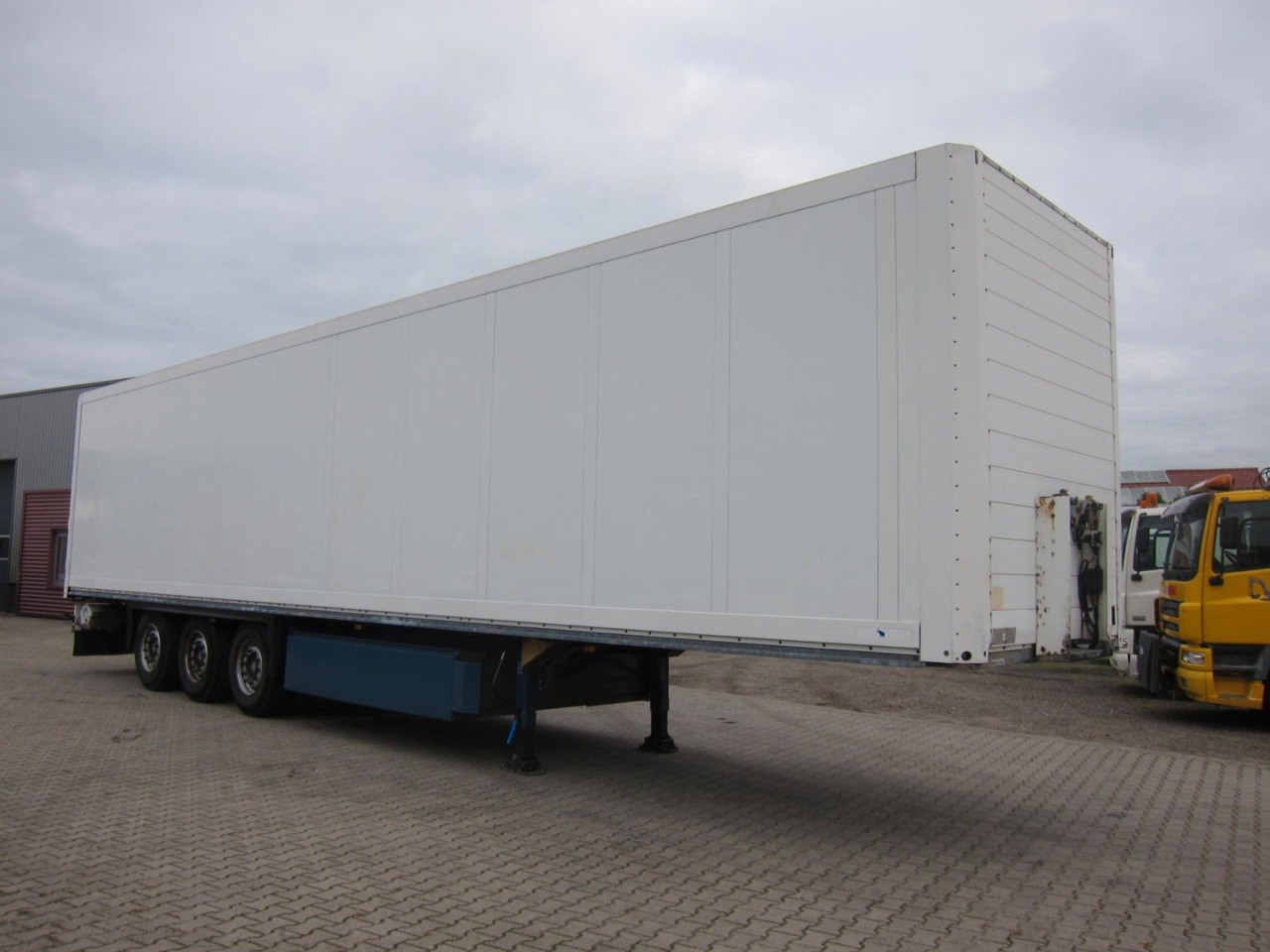 Schmitz Cargobull SKO 24 Iso-Koffer Doppelstock Lift Disc Top 2x - Затворена каросерия полуремарке: снимка 1 Schmitz Cargobull SKO 24 Iso-Koffer Doppelstock Lift Disc Top 2x - Затворена каросерия полуремарке: снимка 1