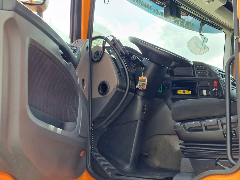 DAF XF 530 4x2 - Livestock Menke 2 deck water & ventilation - За превоз на животни камион: снимка 4 DAF XF 530 4x2 - Livestock Menke 2 deck water & ventilation - За превоз на животни камион: снимка 4