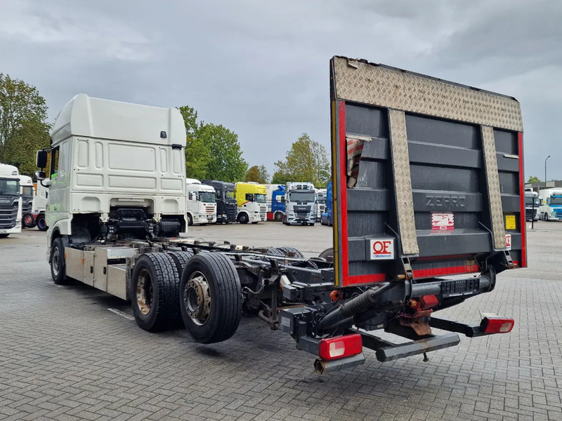 DAF XF 530 SuperSpaceCab 6x2*4 - Chassis 740 cm - Loadlift - Steering axle - Leather - - Шаси кабина: снимка 5 DAF XF 530 SuperSpaceCab 6x2*4 - Chassis 740 cm - Loadlift - Steering axle - Leather - - Шаси кабина: снимка 5