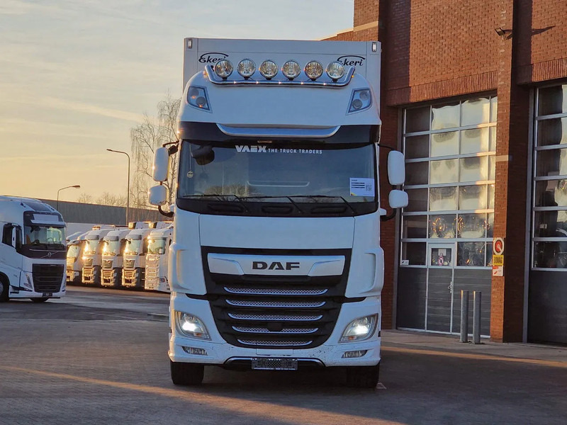 DAF XF 530 SuperSpaceCab 6x2*4 - Ekeri closed box - Loadlift -Steering axle - Full air - Камион фургон: снимка 2 DAF XF 530 SuperSpaceCab 6x2*4 - Ekeri closed box - Loadlift -Steering axle - Full air - Камион фургон: снимка 2