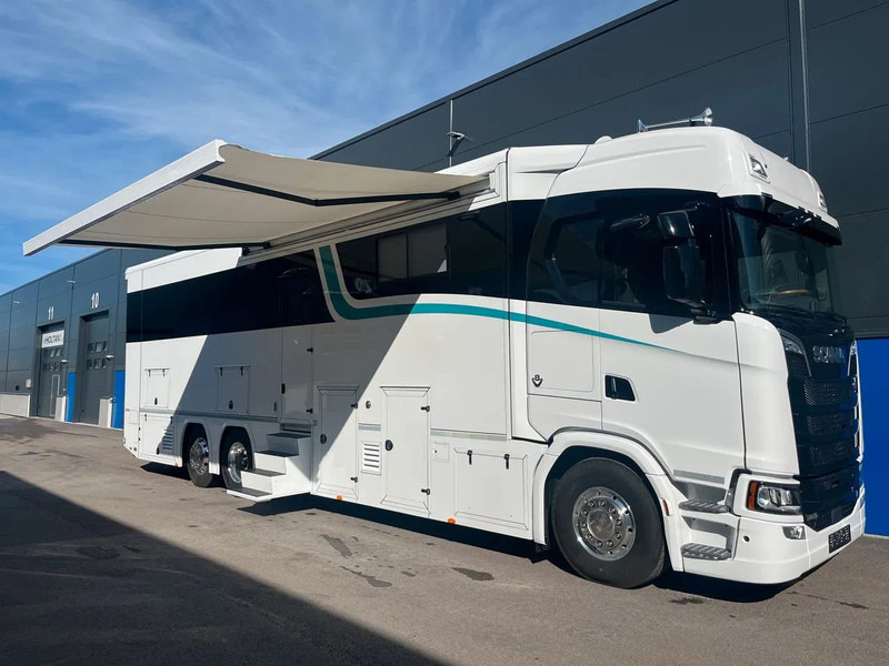 Scania S590 V8 6x2 Camper / Motorhome - New 2025 - Garage - Slide out - - Кемпер: снимка 1 Scania S590 V8 6x2 Camper / Motorhome - New 2025 - Garage - Slide out - - Кемпер: снимка 1
