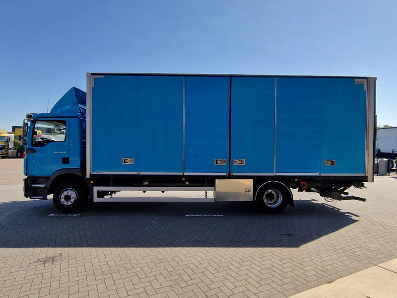 MAN TGM 15.250 4x2 - Box truck with sidedoors - Loadlift - Euro 5 - Automatic - Camera - Камион фургон: снимка 4 MAN TGM 15.250 4x2 - Box truck with sidedoors - Loadlift - Euro 5 - Automatic - Camera - Камион фургон: снимка 4
