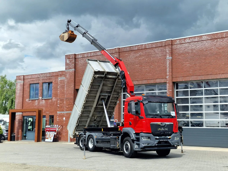 MAN TGS 26.360 6x4 Hydrodrive / Crane HMF1920K-RCS / 3 way tipper HMF / Low KM 110.700! - Камион с кран: снимка 1 MAN TGS 26.360 6x4 Hydrodrive / Crane HMF1920K-RCS / 3 way tipper HMF / Low KM 110.700! - Камион с кран: снимка 1