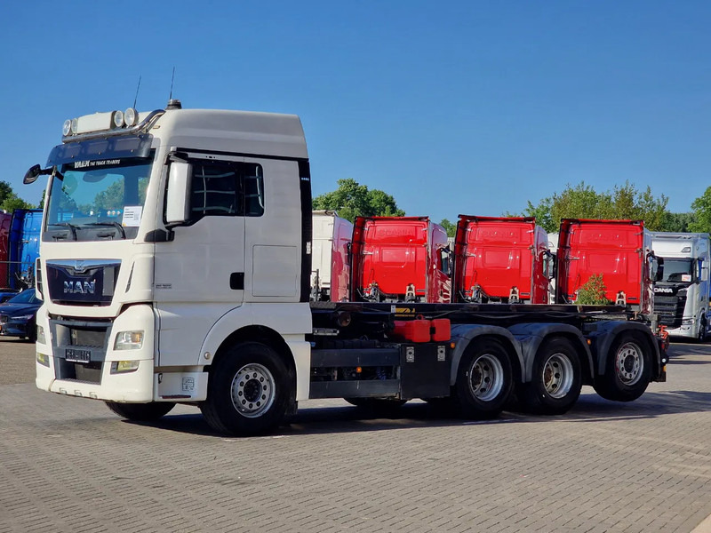 MAN TGX 32.560 8x4*4 - Cable system - Retarder - Euro 6 - Steering axle - - Камион с кабелна система: снимка 3 MAN TGX 32.560 8x4*4 - Cable system - Retarder - Euro 6 - Steering axle - - Камион с кабелна система: снимка 3