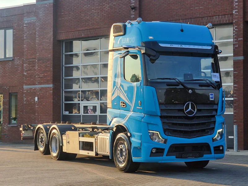 Mercedes-Benz Actros 2553 6x2 - BDF - Retarder - 4.90 WB - Loadlift - Full air - Контейнеровоз/ Сменна каросерия камион: снимка 1 Mercedes-Benz Actros 2553 6x2 - BDF - Retarder - 4.90 WB - Loadlift - Full air - Контейнеровоз/ Сменна каросерия камион: снимка 1