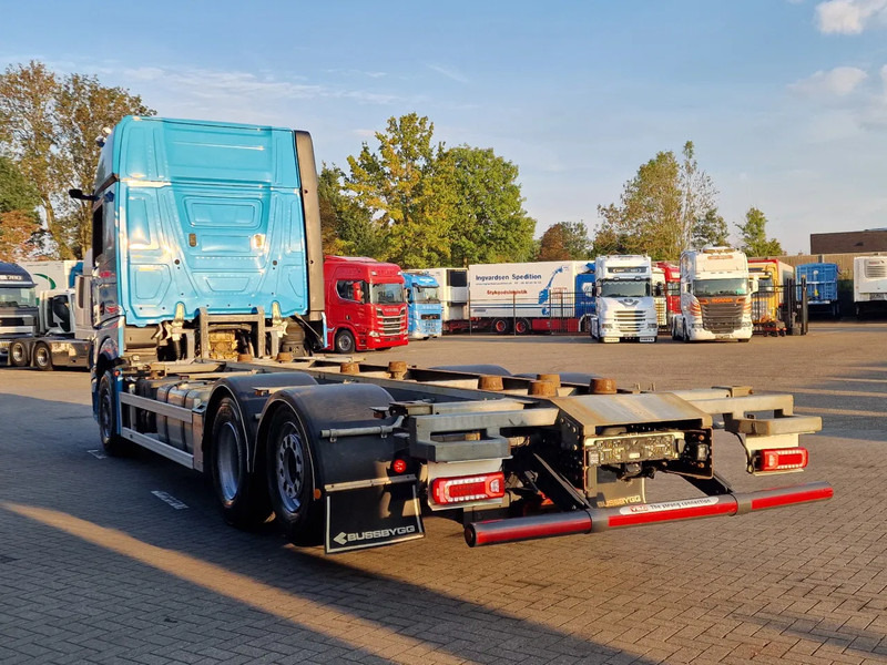 Mercedes-Benz Actros 2553 6x2 - BDF - Retarder - 4.90 WB - Loadlift - Full air - Контейнеровоз/ Сменна каросерия камион: снимка 5 Mercedes-Benz Actros 2553 6x2 - BDF - Retarder - 4.90 WB - Loadlift - Full air - Контейнеровоз/ Сменна каросерия камион: снимка 5