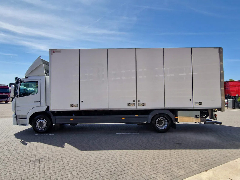 Mercedes-Benz Atego 1524 Box with sidedoors - Zepro loadlift - Full air - Euro 6 - Automatic - Camera system - Камион фургон: снимка 4 Mercedes-Benz Atego 1524 Box with sidedoors - Zepro loadlift - Full air - Euro 6 - Automatic - Camera system - Камион фургон: снимка 4