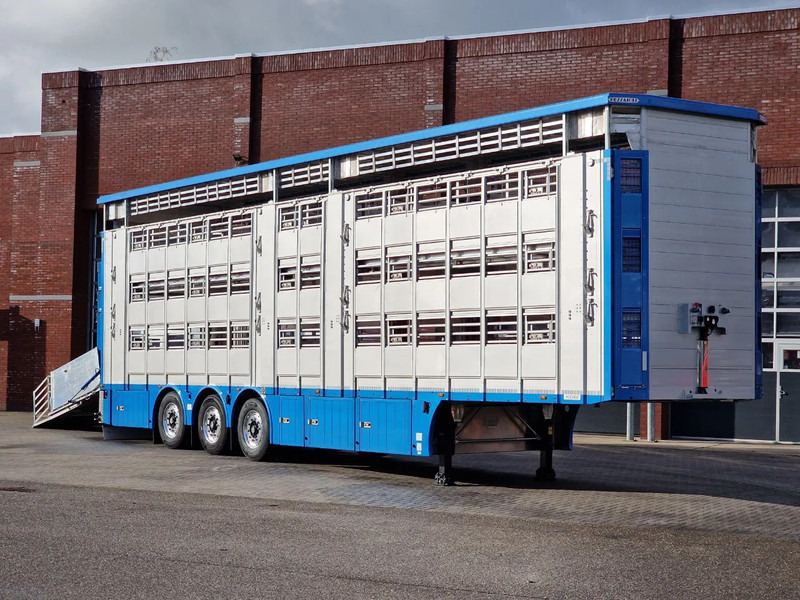 Pezzaioli New 3 stock livestock trailer 95.4M2 - Water & Ventilation - Lifting floors - Lifting roof - Lift axle - За превоз на животни полуремарке: снимка 1 Pezzaioli New 3 stock livestock trailer 95.4M2 - Water & Ventilation - Lifting floors - Lifting roof - Lift axle - За превоз на животни полуремарке: снимка 1