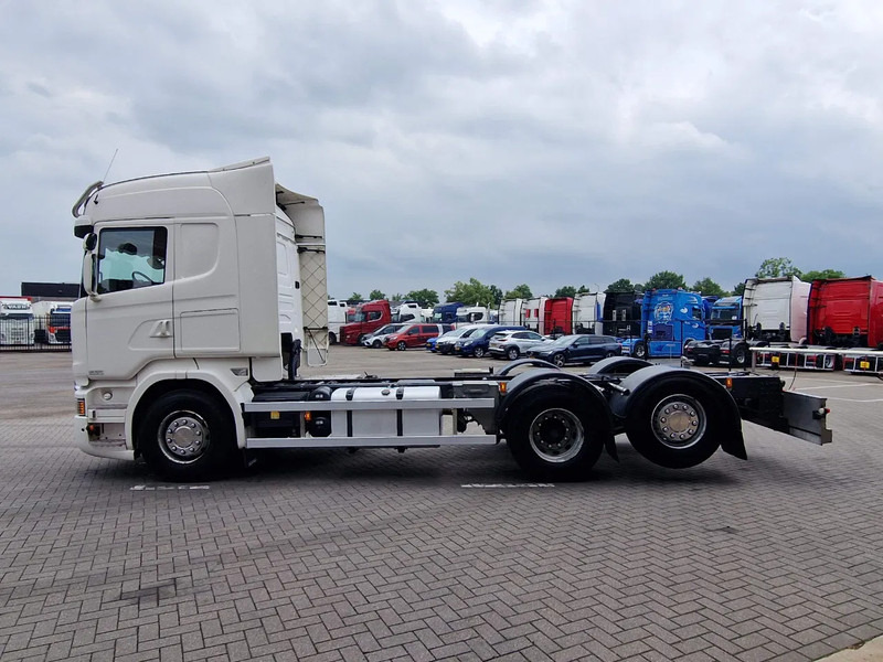Scania R580 V8 Highline 6x2*4 - Chassis - Retarder - Steering axle - 410 WB - Custom interior - Full air - Шаси кабина: снимка 4 Scania R580 V8 Highline 6x2*4 - Chassis - Retarder - Steering axle - 410 WB - Custom interior - Full air - Шаси кабина: снимка 4