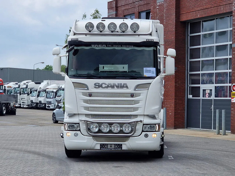 Scania R580 V8 Highline 6x2*4 - Chassis - Retarder - Steering axle - 410 WB - Custom interior - Full air - Шаси кабина: снимка 2 Scania R580 V8 Highline 6x2*4 - Chassis - Retarder - Steering axle - 410 WB - Custom interior - Full air - Шаси кабина: снимка 2