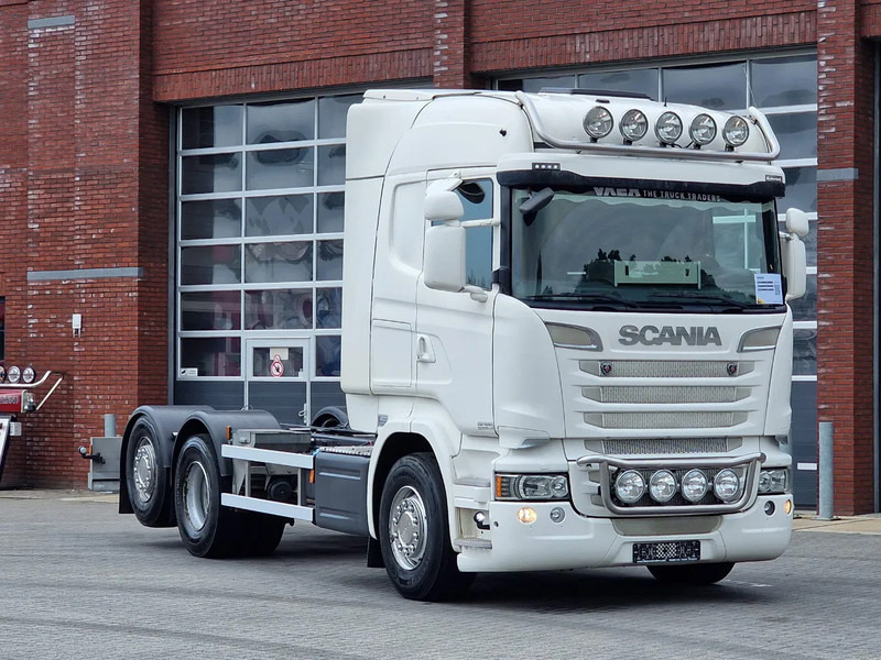 Scania R580 V8 Highline 6x2*4 - Chassis - Retarder - Steering axle - 410 WB - Custom interior - Full air - Шаси кабина: снимка 1 Scania R580 V8 Highline 6x2*4 - Chassis - Retarder - Steering axle - 410 WB - Custom interior - Full air - Шаси кабина: снимка 1
