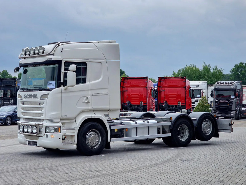 Scania R580 V8 Highline 6x2*4 - Chassis - Retarder - Steering axle - 410 WB - Custom interior - Full air - Шаси кабина: снимка 3 Scania R580 V8 Highline 6x2*4 - Chassis - Retarder - Steering axle - 410 WB - Custom interior - Full air - Шаси кабина: снимка 3