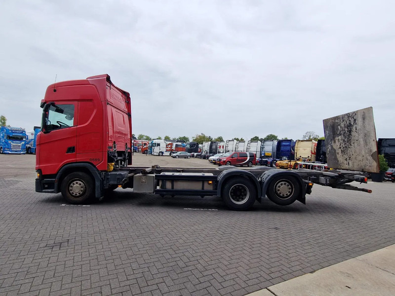 Scania S500 NGS Highline 6x2 - BDF - Full air - Loadlift - Navi - Retarder - Контейнеровоз/ Сменна каросерия камион: снимка 4 Scania S500 NGS Highline 6x2 - BDF - Full air - Loadlift - Navi - Retarder - Контейнеровоз/ Сменна каросерия камион: снимка 4