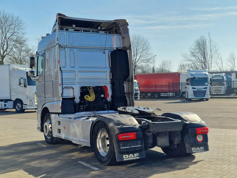 DAF XF 440 SpaceCab 4x2 - Full spoiler - Alloy wheels - Air horn - Light bar - Влекач: снимка 5 DAF XF 440 SpaceCab 4x2 - Full spoiler - Alloy wheels - Air horn - Light bar - Влекач: снимка 5