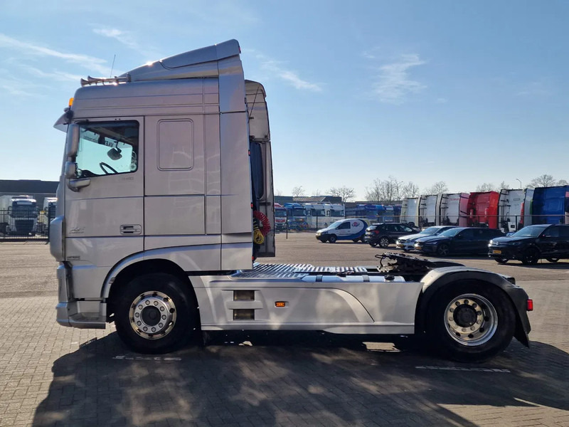 DAF XF 440 SpaceCab 4x2 - Full spoiler - Alloy wheels - Air horn - Light bar - Влекач: снимка 4 DAF XF 440 SpaceCab 4x2 - Full spoiler - Alloy wheels - Air horn - Light bar - Влекач: снимка 4
