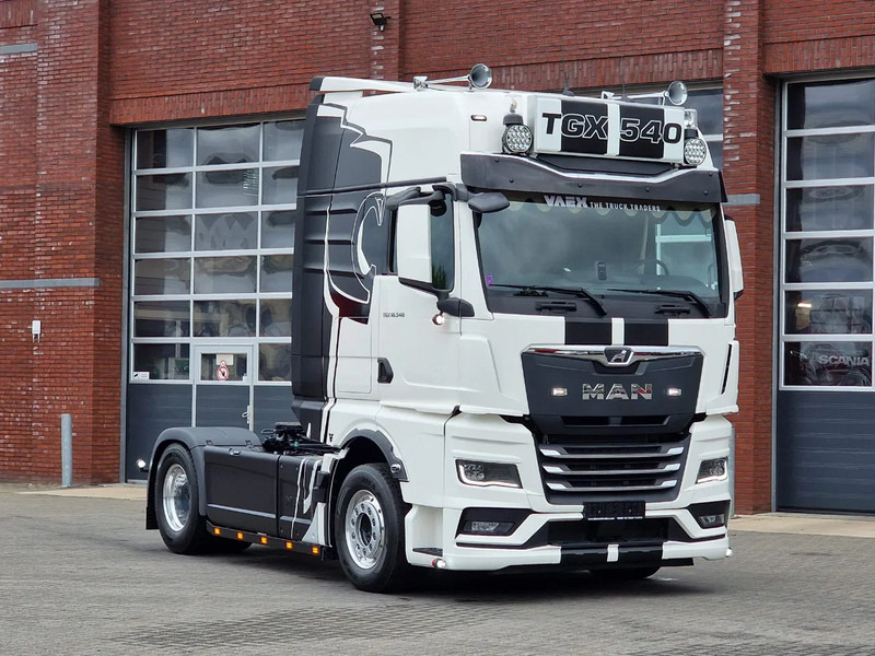 MAN TGX 18.540 GX - New - Retarder - Night clima - Alcoa - Show truck - Lightbar - - Влекач: снимка 1 MAN TGX 18.540 GX - New - Retarder - Night clima - Alcoa - Show truck - Lightbar - - Влекач: снимка 1
