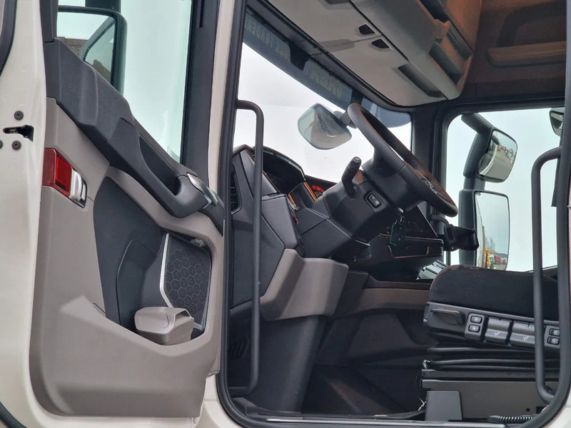 Нови Влекач Scania 500S NGS Highline 4x2 - NEW - Retarder - Full air - New dashboard - Led - Full spoiler - 2x tank: снимка 9 Нови Влекач Scania 500S NGS Highline 4x2 - NEW - Retarder - Full air - New dashboard - Led - Full spoiler - 2x tank: снимка 9