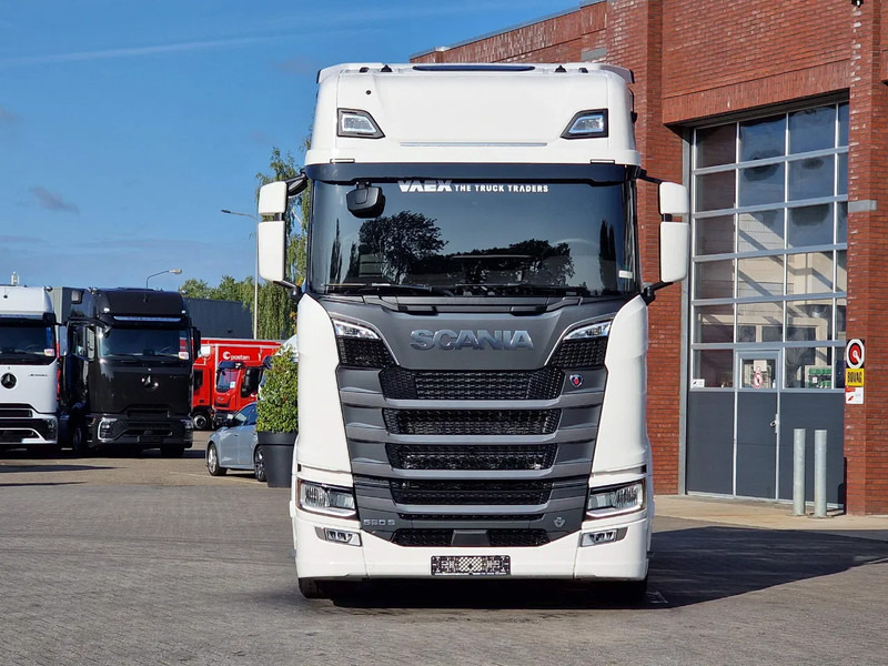 Scania 590S V8 NGS Highline 4x2 - New - Facelift - Full spec - Retarder - Leather - Full air - Влекач: снимка 2 Scania 590S V8 NGS Highline 4x2 - New - Facelift - Full spec - Retarder - Leather - Full air - Влекач: снимка 2