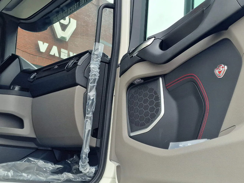 Лизинг на Scania 590S V8 NGS Highline 6x2/4 - New - Full spec - Retarder - Night clima - New dashboard - Leather - NEW Scania 590S V8 NGS Highline 6x2/4 - New - Full spec - Retarder - Night clima - New dashboard - Leather - NEW: снимка 16