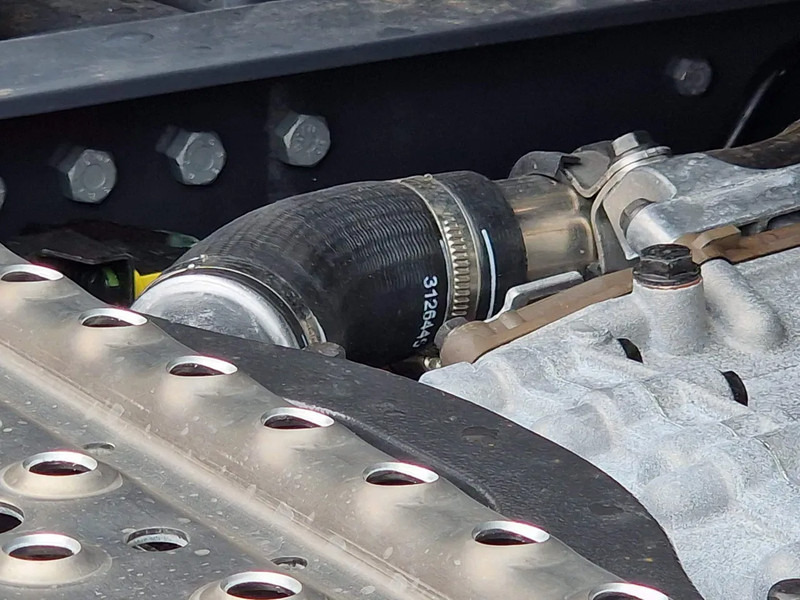 Лизинг на Scania 590S V8 NGS Highline 6x2/4 - New - Full spec - Retarder - Night clima - New dashboard - Leather - NEW Scania 590S V8 NGS Highline 6x2/4 - New - Full spec - Retarder - Night clima - New dashboard - Leather - NEW: снимка 20