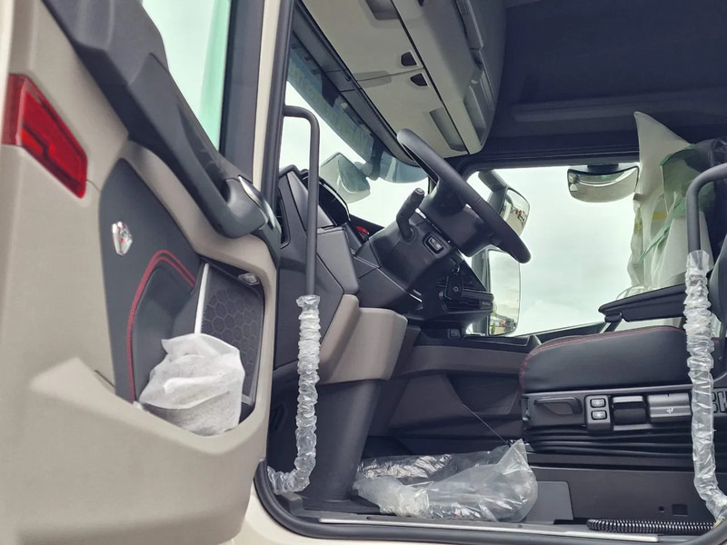 Лизинг на Scania 590S V8 NGS Highline 6x2/4 - New - Full spec - Retarder - Night clima - New dashboard - Leather - NEW Scania 590S V8 NGS Highline 6x2/4 - New - Full spec - Retarder - Night clima - New dashboard - Leather - NEW: снимка 10