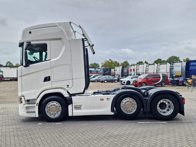 Scania 660S V8 NGS Highline 6x2/4 - New - Full spec - Retarder - Night clima - Leather - Led - Alcoa - Влекач: снимка 4 Scania 660S V8 NGS Highline 6x2/4 - New - Full spec - Retarder - Night clima - Leather - Led - Alcoa - Влекач: снимка 4