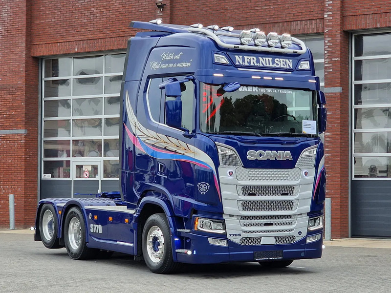 Scania 770S V8 NGS Highline 6x2 - Show truck - Special paint - Custom interior - Retarder - Full air - Night clima - Влекач: снимка 1 Scania 770S V8 NGS Highline 6x2 - Show truck - Special paint - Custom interior - Retarder - Full air - Night clima - Влекач: снимка 1