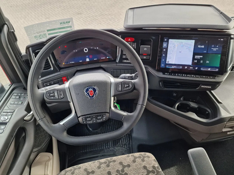 Влекач Scania S460 Highline 4x2 - Lowdeck - New - Retarder - Night clima - 2x tank - Led - Full spoiler: снимка 12 Влекач Scania S460 Highline 4x2 - Lowdeck - New - Retarder - Night clima - 2x tank - Led - Full spoiler: снимка 12