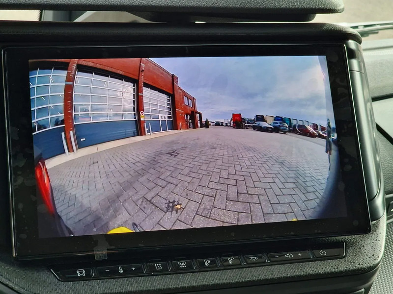 Влекач Scania S460 Highline 4x2 - Lowdeck - New - Retarder - Night clima - 2x tank - Led - Full spoiler: снимка 15 Влекач Scania S460 Highline 4x2 - Lowdeck - New - Retarder - Night clima - 2x tank - Led - Full spoiler: снимка 15