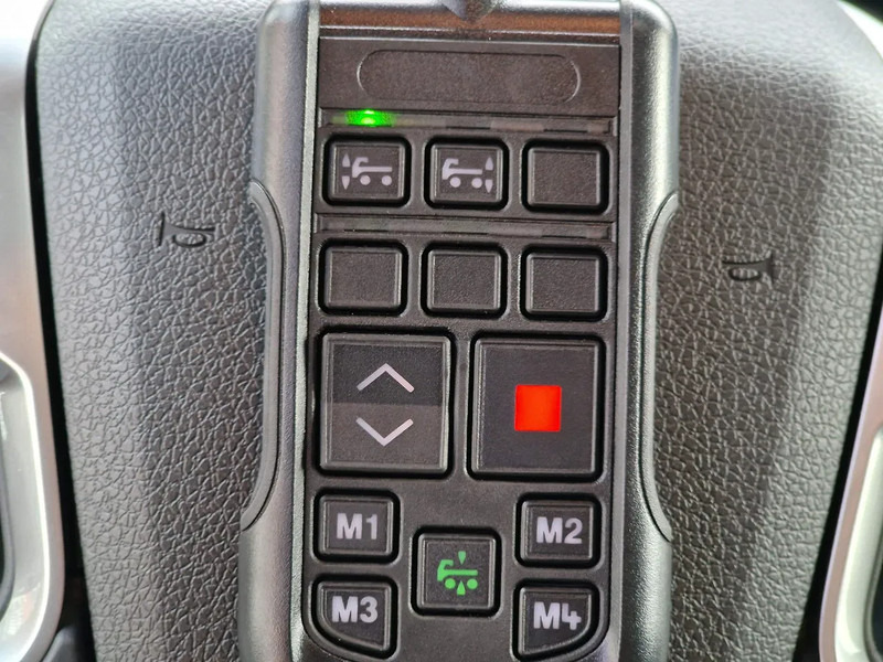 Влекач Scania S460 Highline 4x2 - Lowdeck - New - Retarder - Night clima - 2x tank - Led - Full spoiler: снимка 17 Влекач Scania S460 Highline 4x2 - Lowdeck - New - Retarder - Night clima - 2x tank - Led - Full spoiler: снимка 17