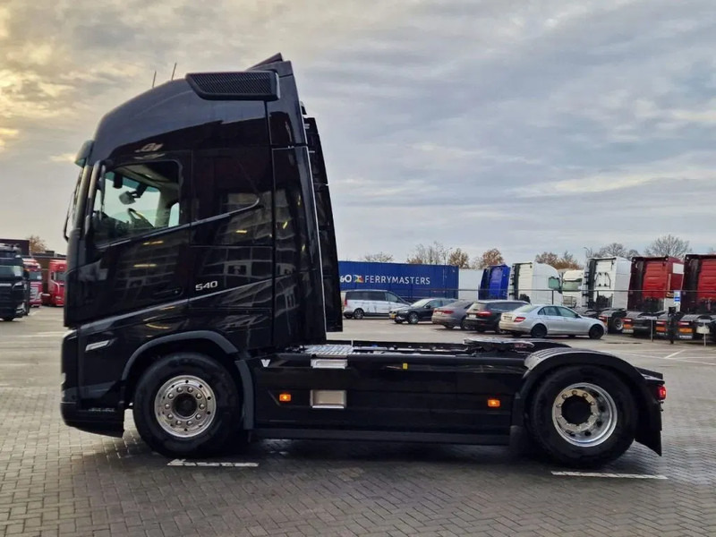 Volvo FH 13.500 Globetrotter XL 4x2 - NEW - Full spec - I parkcool - Full air - - Влекач: снимка 3 Volvo FH 13.500 Globetrotter XL 4x2 - NEW - Full spec - I parkcool - Full air - - Влекач: снимка 3