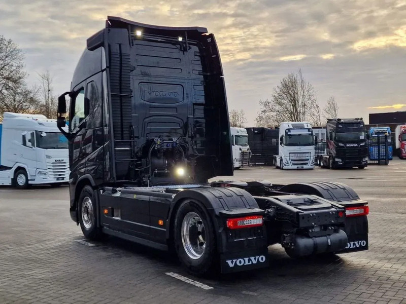 Volvo FH 13.500 Globetrotter XL 4x2 - NEW - Full spec - I parkcool - Full air - - Влекач: снимка 4 Volvo FH 13.500 Globetrotter XL 4x2 - NEW - Full spec - I parkcool - Full air - - Влекач: снимка 4