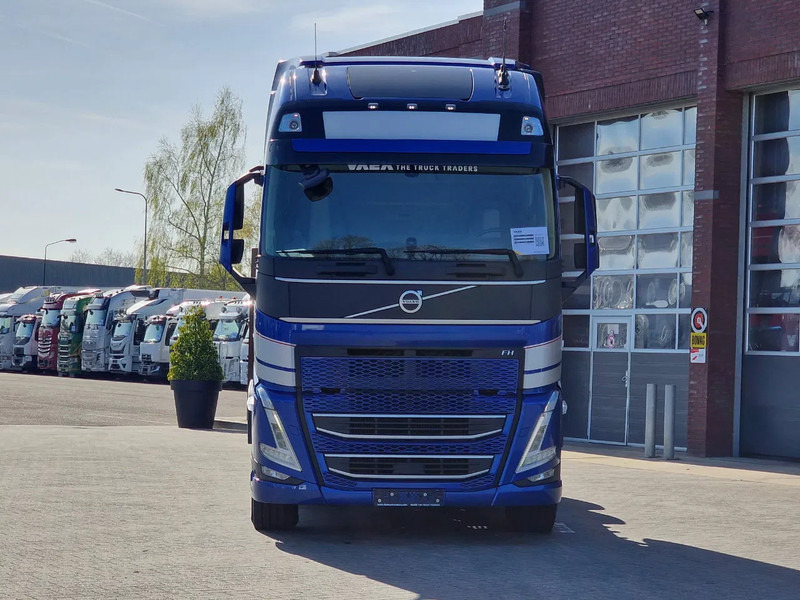 Volvo FH 13.500 Globetrotter XL 6x2 - I Save - I parkcool - Navi - Leather - Влекач: снимка 2 Volvo FH 13.500 Globetrotter XL 6x2 - I Save - I parkcool - Navi - Leather - Влекач: снимка 2