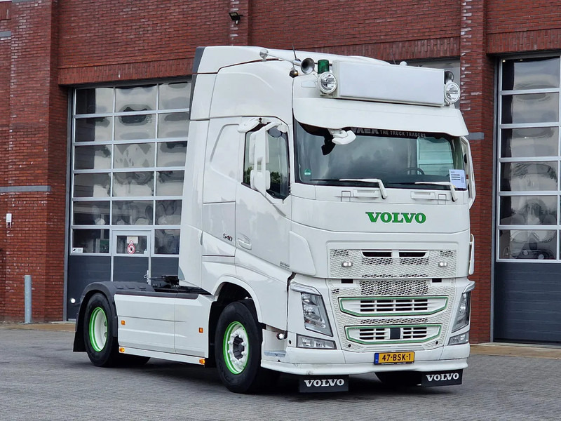 Volvo FH 13.540 Globetrotter 4x2 - Custom exterior - I parkcool - Navi - APK/TUV: 27-02-2026 - Влекач: снимка 1 Volvo FH 13.540 Globetrotter 4x2 - Custom exterior - I parkcool - Navi - APK/TUV: 27-02-2026 - Влекач: снимка 1