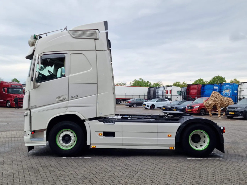 Volvo FH 13.540 Globetrotter 4x2 - Custom exterior - I parkcool - Navi - APK/TUV: 27-02-2026 - Влекач: снимка 4 Volvo FH 13.540 Globetrotter 4x2 - Custom exterior - I parkcool - Navi - APK/TUV: 27-02-2026 - Влекач: снимка 4