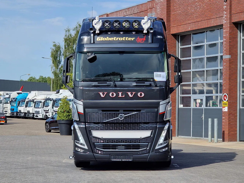 Volvo FH 13.540 Globetrotterl XL 6x4 - Royal - Retarder - Full air - 3.40 WB - Low KM - Влекач: снимка 2 Volvo FH 13.540 Globetrotterl XL 6x4 - Royal - Retarder - Full air - 3.40 WB - Low KM - Влекач: снимка 2
