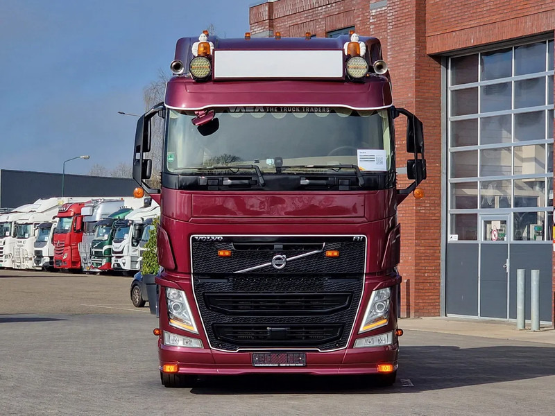 Volvo FH 13.540 Lowroof 6x2 - Show truck - Custom interior - Full air suspension - I parkcool - VEB+ - Влекач: снимка 2 Volvo FH 13.540 Lowroof 6x2 - Show truck - Custom interior - Full air suspension - I parkcool - VEB+ - Влекач: снимка 2