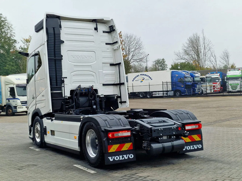 Volvo FH 16 780 Aero Globetrotter XL 4x2 - NEW - Full spec - Retarder - Full air - 2x tank - Влекач: снимка 5 Volvo FH 16 780 Aero Globetrotter XL 4x2 - NEW - Full spec - Retarder - Full air - 2x tank - Влекач: снимка 5