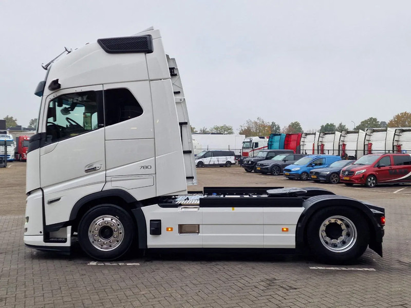 Volvo FH 16 780 Aero Globetrotter XL 4x2 - NEW - Full spec - Retarder - Full air - 2x tank - Влекач: снимка 4 Volvo FH 16 780 Aero Globetrotter XL 4x2 - NEW - Full spec - Retarder - Full air - 2x tank - Влекач: снимка 4