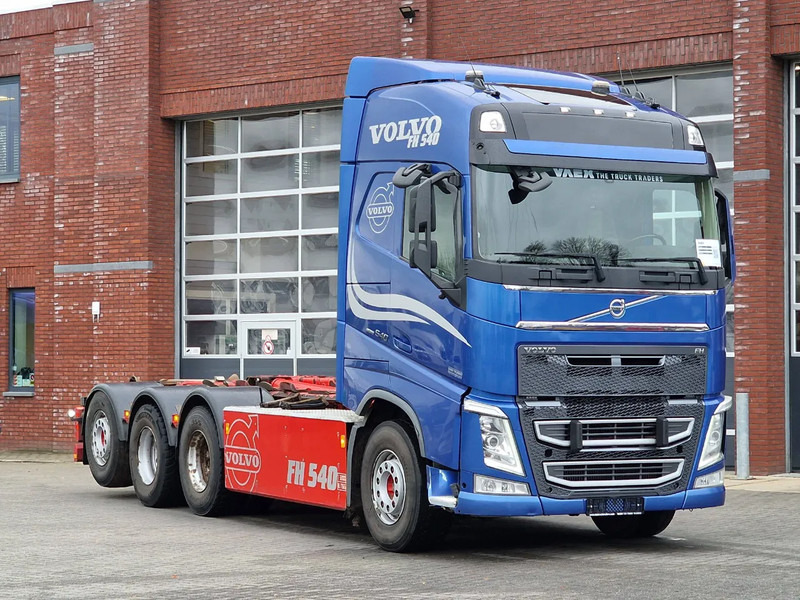 Volvo FH 13.540 Globetrotter 8x4*4 - HIAB Hook 22T - Full air - Work remote - Мултилифт с кука камион: снимка 3 Volvo FH 13.540 Globetrotter 8x4*4 - HIAB Hook 22T - Full air - Work remote - Мултилифт с кука камион: снимка 3