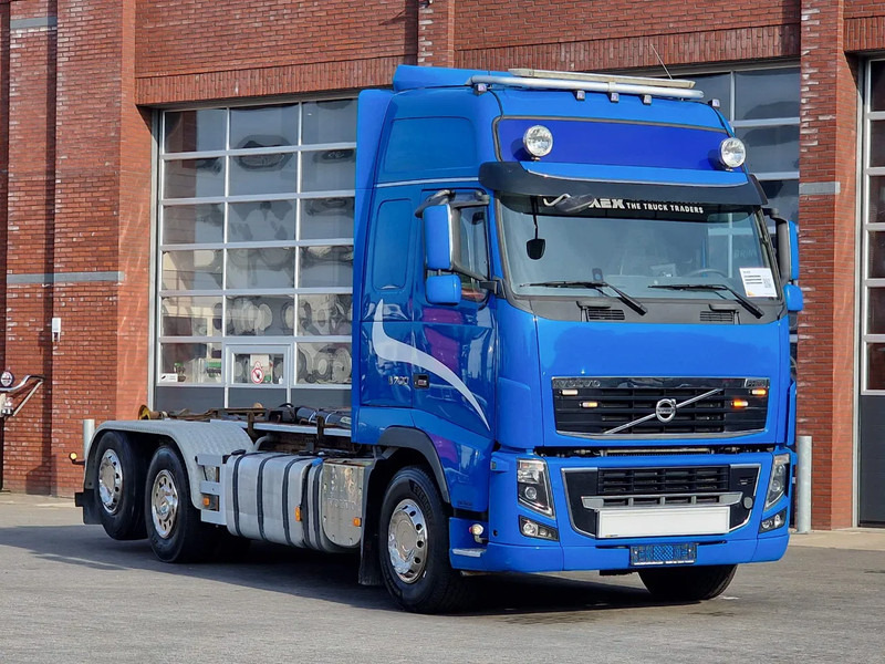 Volvo FH 16.700 Globetrotter 6x2*4 - Palfinger T20 Hook - Retarder - Steering axle - Мултилифт с кука камион: снимка 3 Volvo FH 16.700 Globetrotter 6x2*4 - Palfinger T20 Hook - Retarder - Steering axle - Мултилифт с кука камион: снимка 3