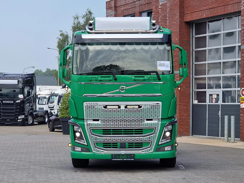 Volvo FH 16.750 Lowroof 6x2*4 - Chassis - 4.30 WB - Steering axle - Retarder - Custom interior - Шаси кабина: снимка 2 Volvo FH 16.750 Lowroof 6x2*4 - Chassis - 4.30 WB - Steering axle - Retarder - Custom interior - Шаси кабина: снимка 2