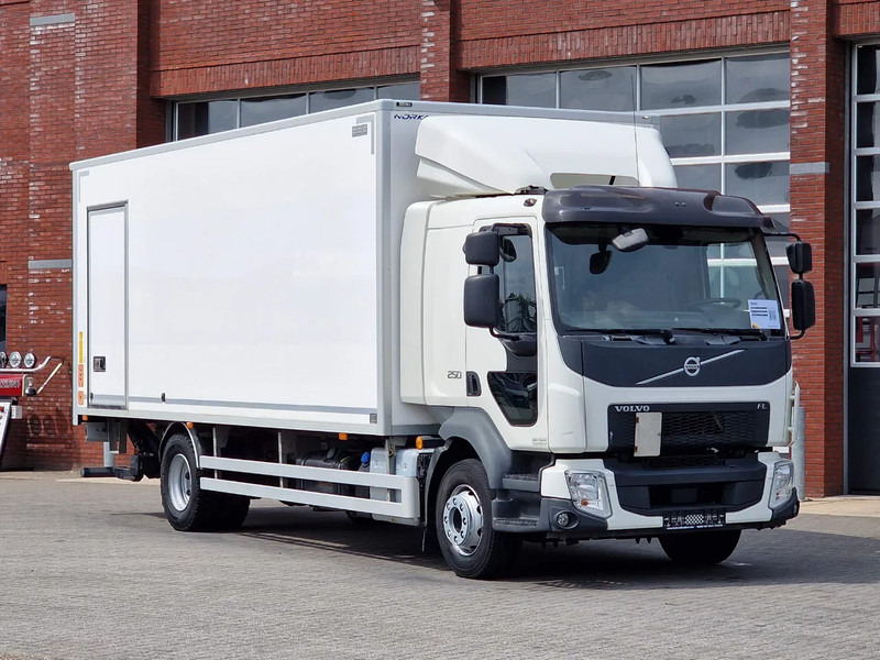 Volvo FL 250 Closed box - Loadlift - Automatic gearbox - Camera - Камион фургон: снимка 1 Volvo FL 250 Closed box - Loadlift - Automatic gearbox - Camera - Камион фургон: снимка 1