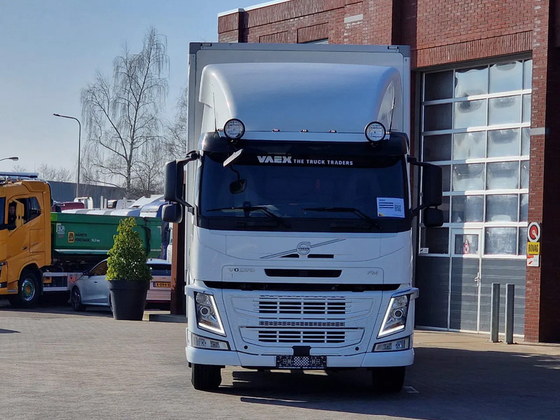 Volvo FM 330 4x2 - Carrier MT 18 Frigo - Loadlift - Full air - Sleepercab - Рефрижератор камион: снимка 2 Volvo FM 330 4x2 - Carrier MT 18 Frigo - Loadlift - Full air - Sleepercab - Рефрижератор камион: снимка 2