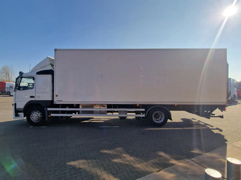Volvo FM 330 4x2 - Carrier MT 18 Frigo - Loadlift - Full air - Sleepercab - Рефрижератор камион: снимка 4 Volvo FM 330 4x2 - Carrier MT 18 Frigo - Loadlift - Full air - Sleepercab - Рефрижератор камион: снимка 4