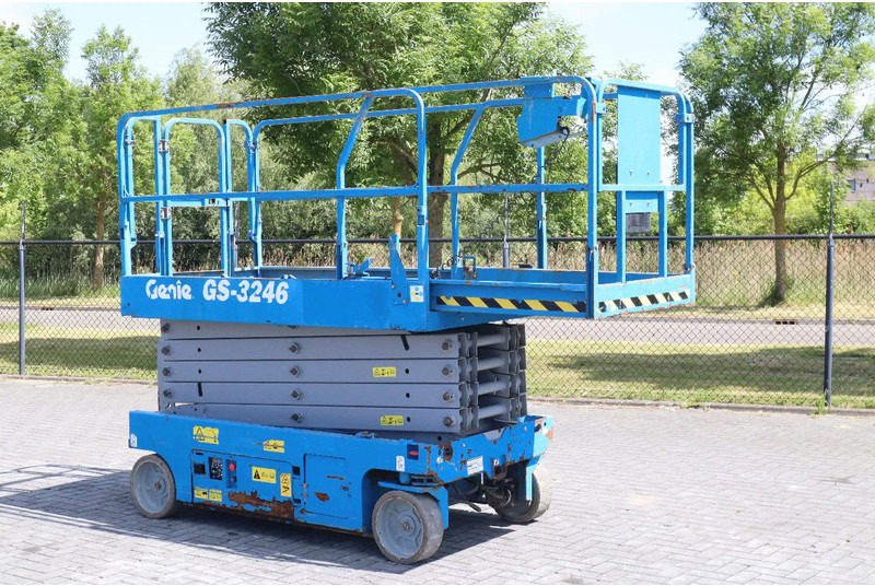 Genie GS-3246 | 12 METER | 318 KG - Ножична работна платформа: снимка 5 Genie GS-3246 | 12 METER | 318 KG - Ножична работна платформа: снимка 5