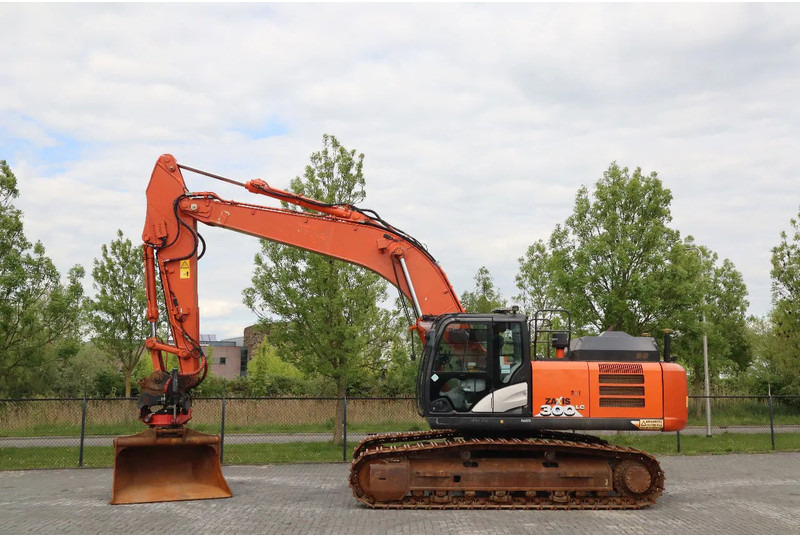 Hitachi ZX300 LC-6 | ROTOTILT | BUCKET | GPS - Верижен багер: снимка 1 Hitachi ZX300 LC-6 | ROTOTILT | BUCKET | GPS - Верижен багер: снимка 1
