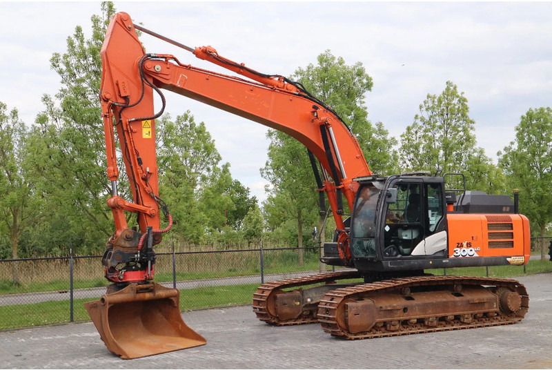 Hitachi ZX300 LC-6 | ROTOTILT | BUCKET | GPS - Верижен багер: снимка 2 Hitachi ZX300 LC-6 | ROTOTILT | BUCKET | GPS - Верижен багер: снимка 2