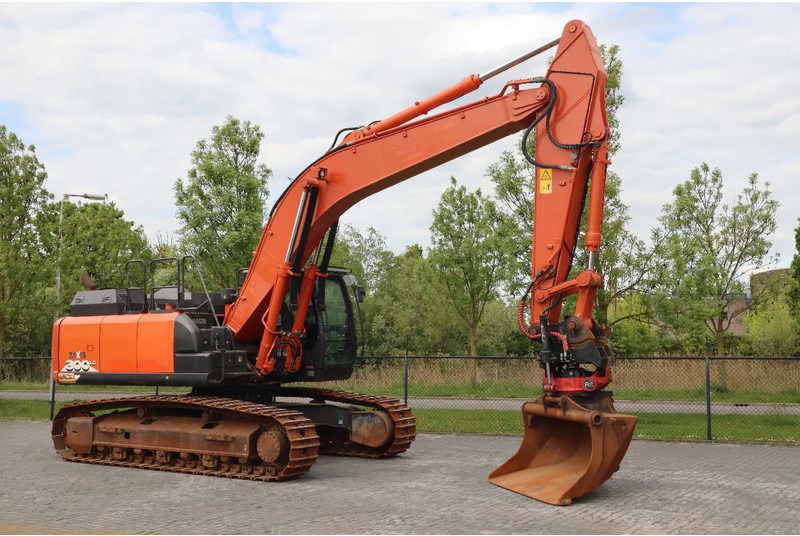 Hitachi ZX300 LC-6 | ROTOTILT | BUCKET | GPS - Верижен багер: снимка 5 Hitachi ZX300 LC-6 | ROTOTILT | BUCKET | GPS - Верижен багер: снимка 5